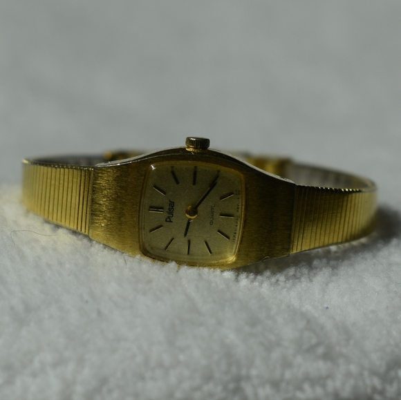 Vintage Pulsar Gold Tone Quartz Watch with Security Chain - Picture 7 of 11